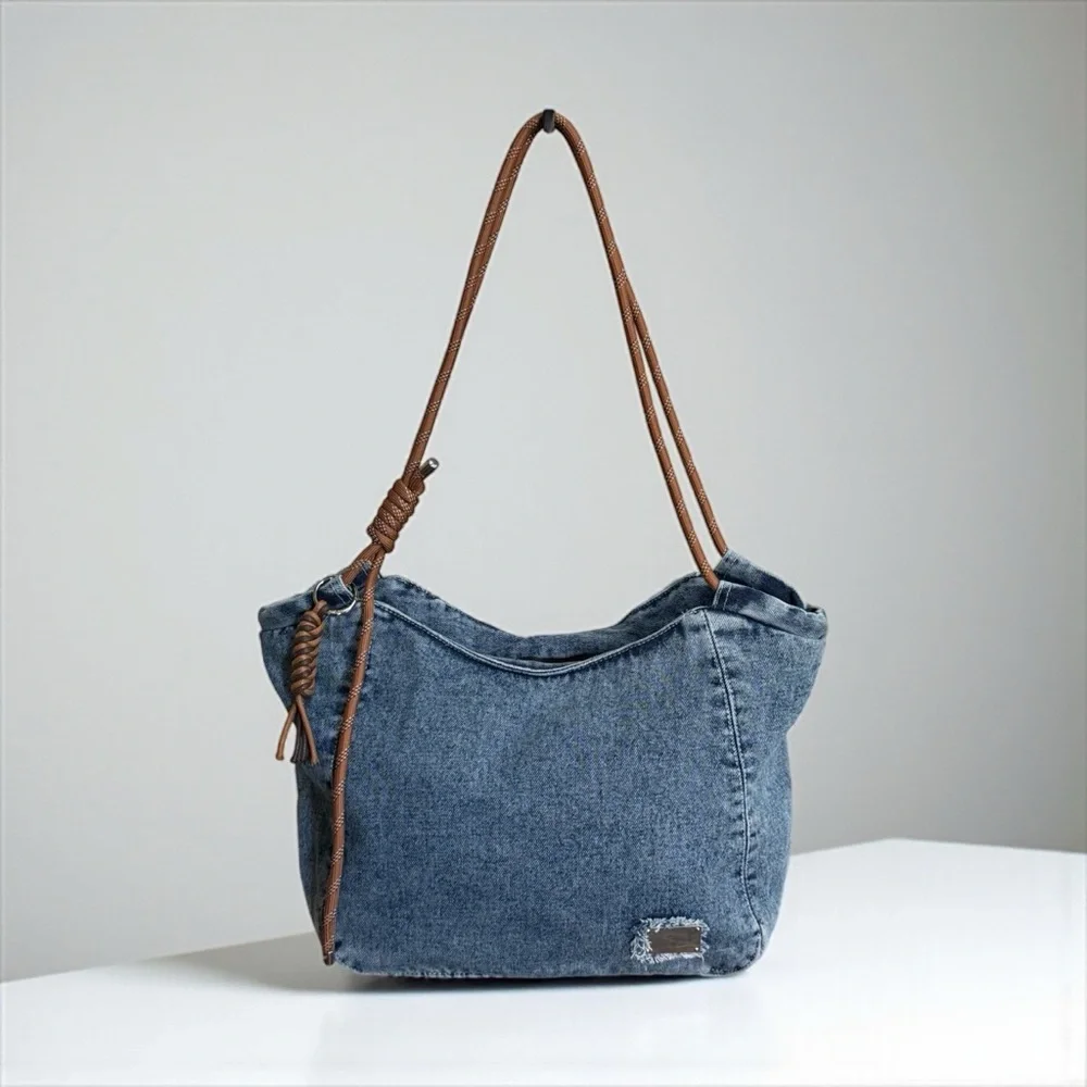 NWT Large Light Denim Tote Bag with Zip Top Closure! New! - Picture 9 of 10